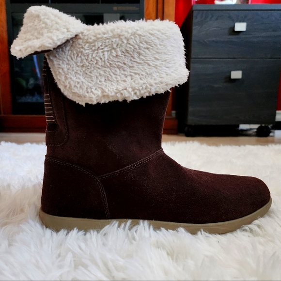 New Crocs Adela Foldover Fuzz Bootie sz 7 - Picture 2 of 4